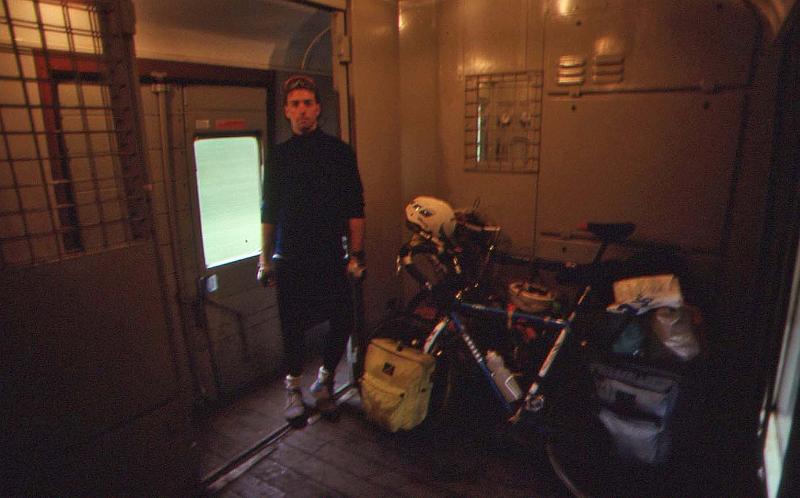 WT 2100 265-22 UK 1991 Train Kent to London.jpg